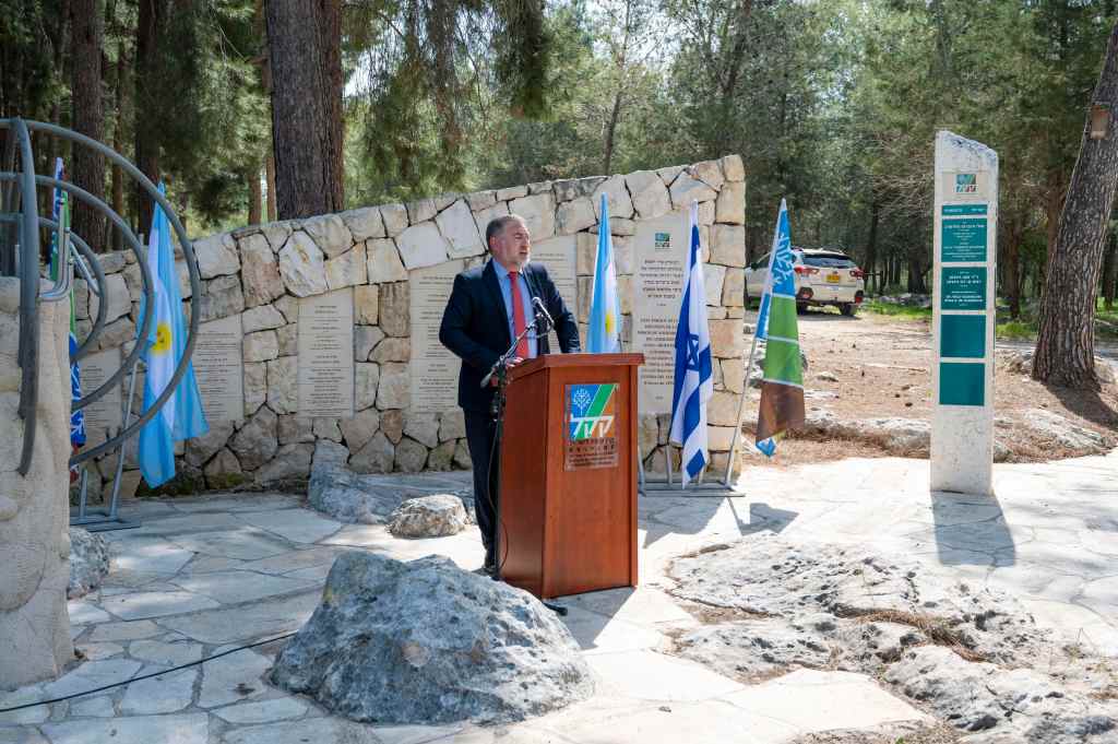 Gustavo Guillerme Bosque KKL Ronald Hubbard El presidente del Congreso Mundial para el Diálogo Intercultural e Interreligioso, Gustavo Guillerme, presentó en Israel su proyecto de paz 2023-2045