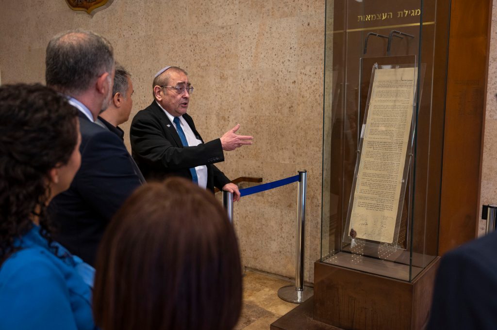 Kneset Israel forest planting Scientology El presidente del Congreso Mundial para el Diálogo Intercultural e Interreligioso, Gustavo Guillerme, presentó en Israel su proyecto de paz 2023-2045