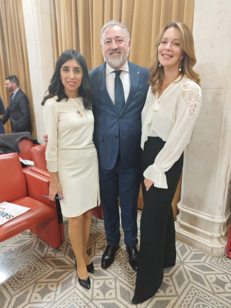 Unidos en Fe y Esperanza: La Canonización de Mama Antula, la Primera Santa Argentina Une a Líderes de Diversas Religiones Cintia y Nunzia Unidos en Fe y Esperanza: La Canonización de Mama Antula, la Primera Santa Argentina Une a Líderes de Diversas Religiones