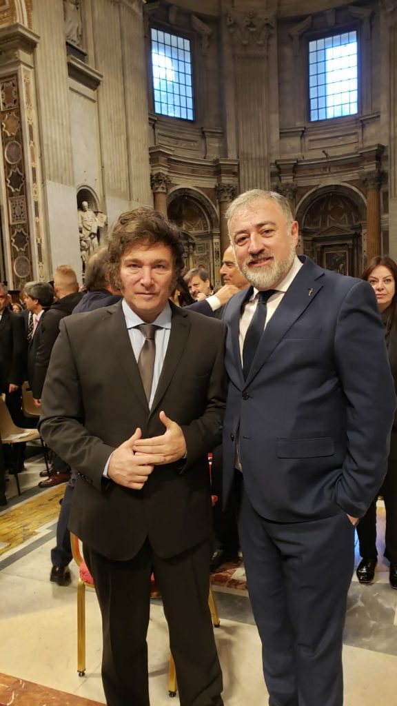 Unidos en Fe y Esperanza: La Canonización de Mama Antula, la Primera Santa Argentina Une a Líderes de Diversas Religiones Javier Milei y Gustavo Guillerme Unidos en Fe y Esperanza: La Canonización de Mama Antula, la Primera Santa Argentina Une a Líderes de Diversas Religiones